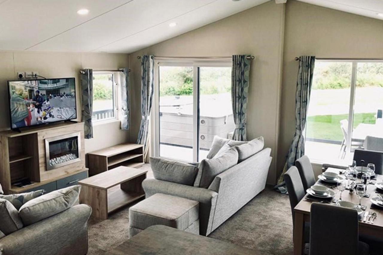 Newperran Holiday Park Ньюки Экстерьер фото