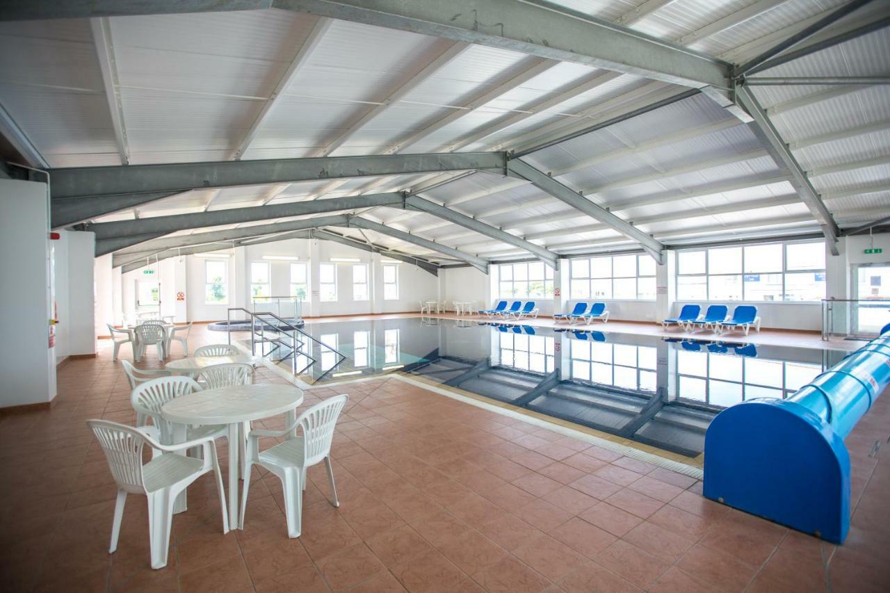Newperran Holiday Park Ньюки Экстерьер фото